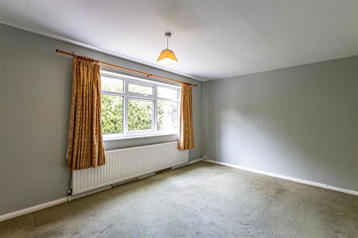 3 Bedroom Detached House For Sale In Lancaster Road, Chesterfield, S41