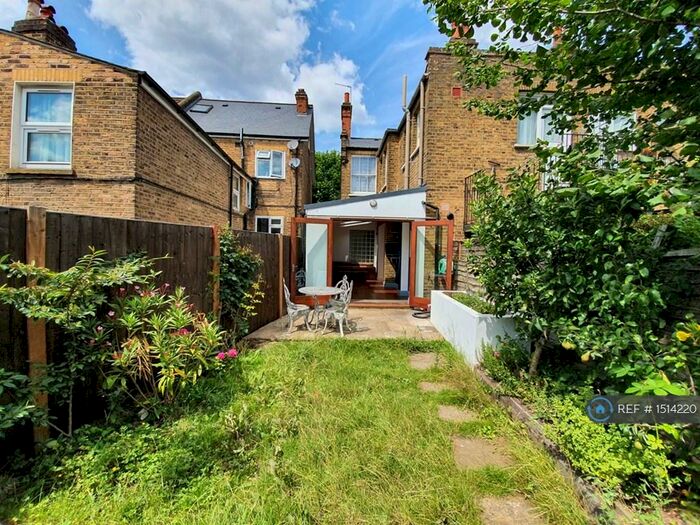 2 Bedroom Flat To Rent In Oglander Road, London, SE15