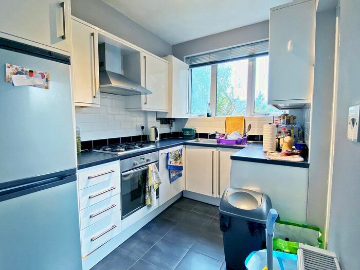 2 Bedroom Flat To Rent In Ffynone Drive, Uplands, Swansea, SA1