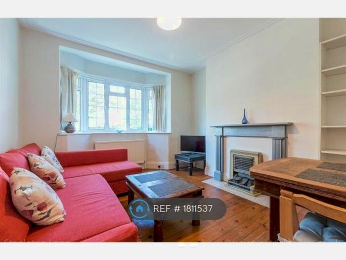 2 Bedroom Flat To Rent In Orford Court, London, SE27