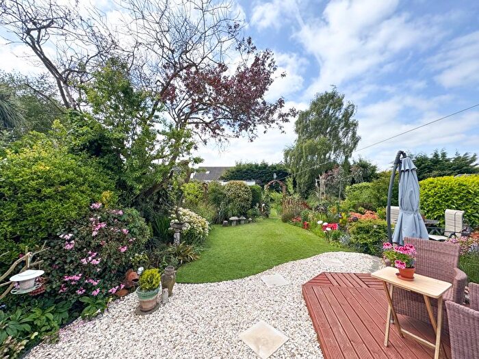 2 Bedroom Semi-Detached Bungalow For Sale In Tetney Lane, Holton-Le-Clay, DN36