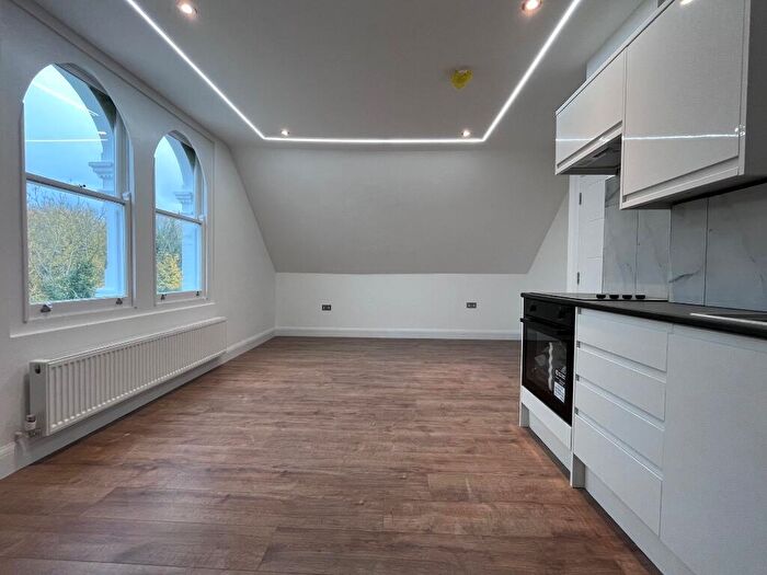 1 Bedroom Apartment To Rent In Scarborough Road, Finsbury Park, N4