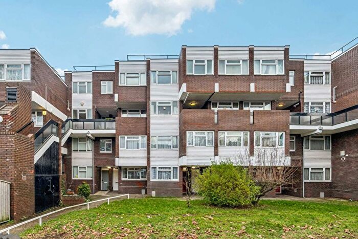 2 Bedroom Flat To Rent In Dyne Road, Queens Park, NW6