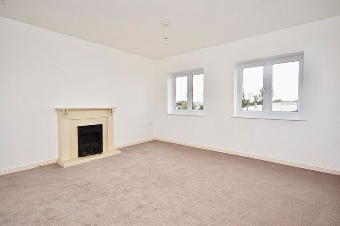 2 Bedroom Flat For Sale In Clay Furlong, Leighton Buzzard, LU7