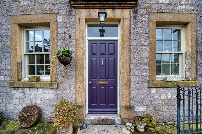 4 Bedroom Semi Detached House For Sale In Tideswell, SK17