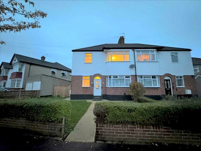 2 Bedroom Apartment To Rent In Tudor Drive Romford, Romford, RM2