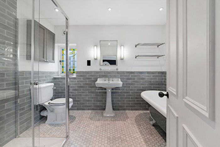 2 Bedroom Flat To Rent In Aldridge Road Villas, London, W11
