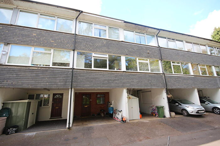 3 Bedroom Town House For Sale In Mill Close, Wokingham, RG41