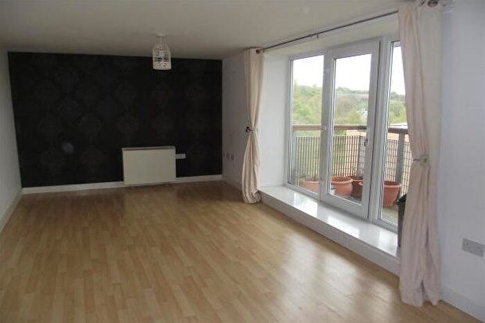 1 Bedroom Flat To Rent In Lakeside Rise, Manchester, M9