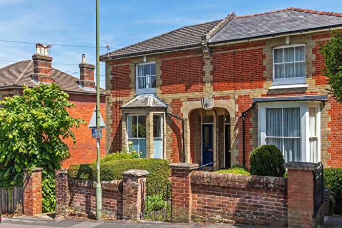 1 Bedroom Apartment For Sale In Cheriton Road, Winchester, SO22