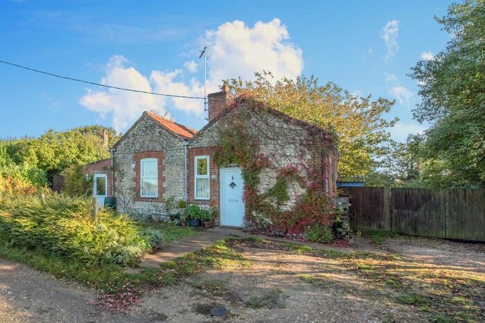 2 Bedroom Detached Bungalow For Sale In The Avenue, Brookville, Thetford IP26