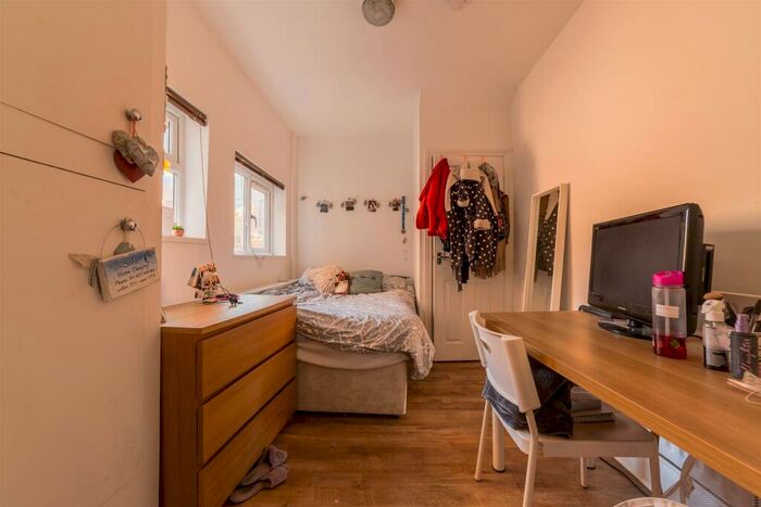 3 Bedroom Flat To Rent In &#;pppw, Helmsley Road, Sandyford, NE2