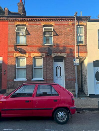 3 Bedroom Terraced House To Rent In Highbury Road, Luton, LU3