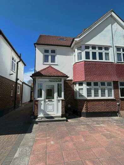 4 Bedroom House To Rent In Court Road, Orpington, BR6
