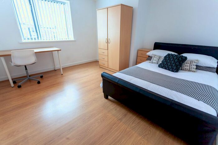 3 Bedroom Flat To Rent In Pall Mall, Liverpool, L3
