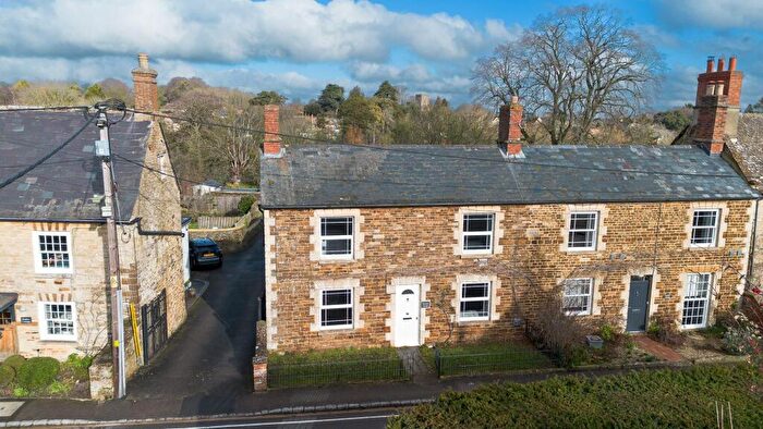 4 Bedroom End Of Terrace House For Sale In South Side, Steeple Aston, OX25