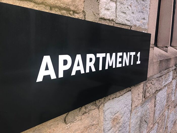 2 Bedroom Flat To Rent In Bradford Old Road, Cottingley, Bingley, BD16