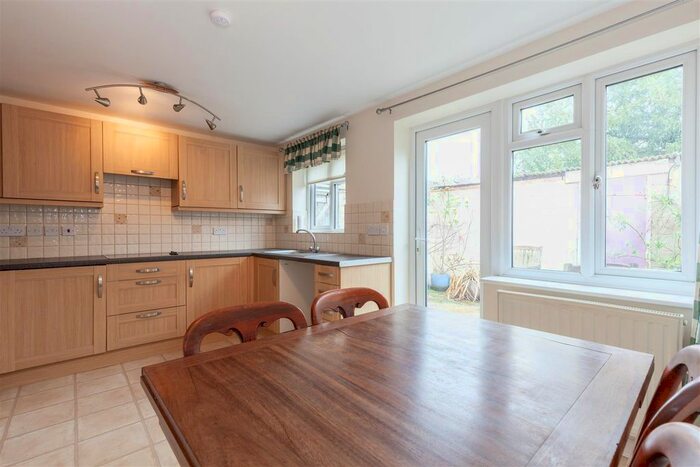 3 Bedroom Property To Rent In Rectory Lane, Woodstock, OX20