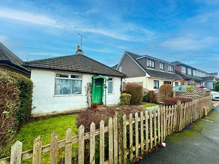 2 Bedroom Bungalow For Sale In Greenway, Romford, RM3