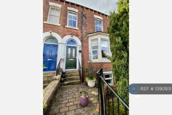4 Bedroom End Of Terrace House To Rent In Valley Terrace, Leeds, LS17