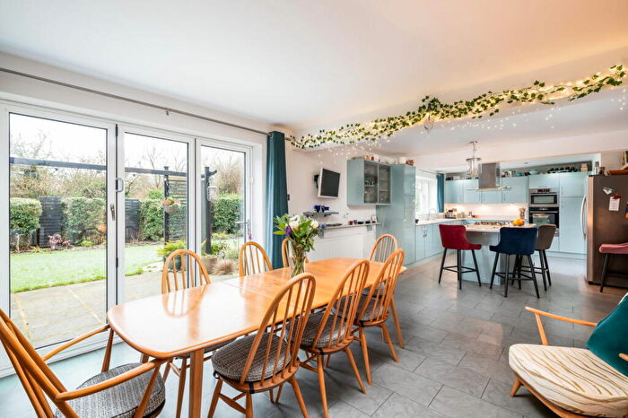 5 Bedroom Detached House For Sale In Croft Meadows, Cheddington, Buckinghamshire, LU7