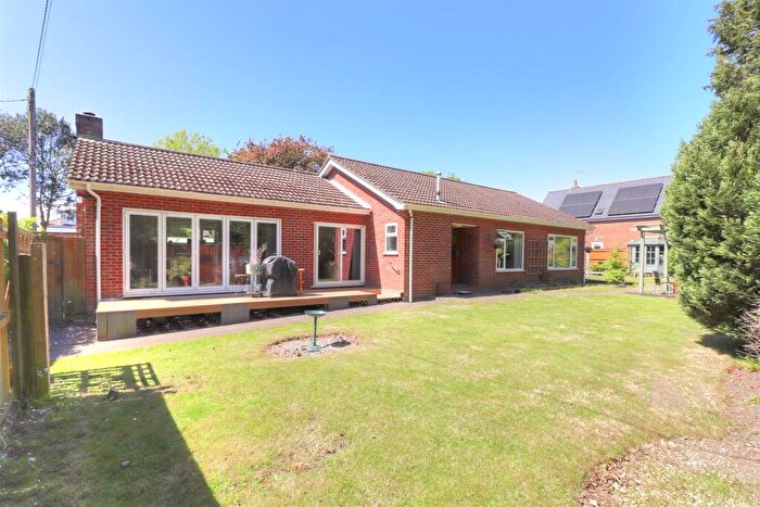 4 Bedroom Detached Bungalow For Sale In Fawley Road, Hythe, Hampshire, SO45
