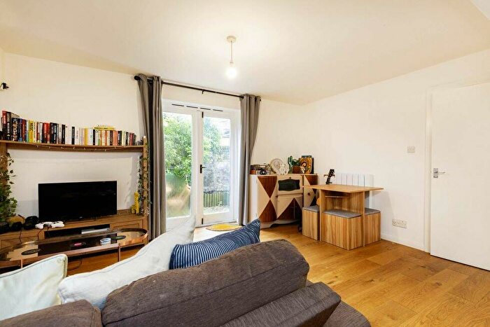 1 Bedroom Flat To Rent In Camden Street, Camden, NW1