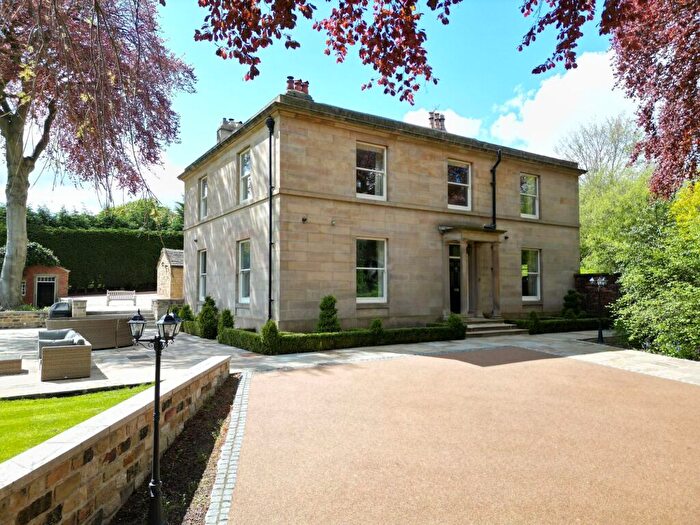 6 Bedroom Detached House For Sale In Arkenley Lane, Almondbury, HD4