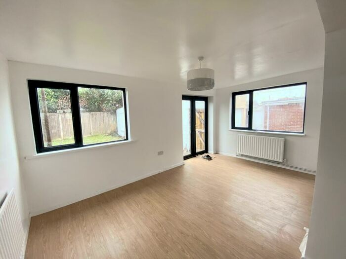 3 Bedroom House To Rent In Heol Fawr, North Cornelly, Bridgend, CF33