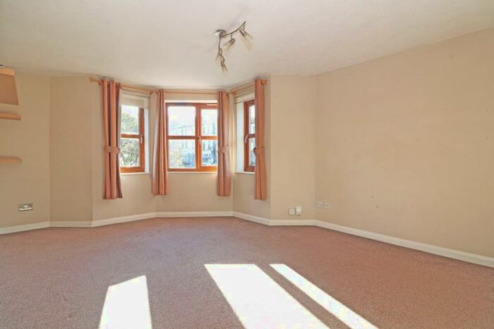 1 Bedroom Apartment To Rent In Wilton Road, Redhill, RH1