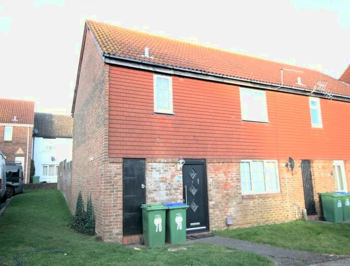 3 Bedroom Semi-Detached House To Rent In Collingwood Close, Peacehaven, BN10