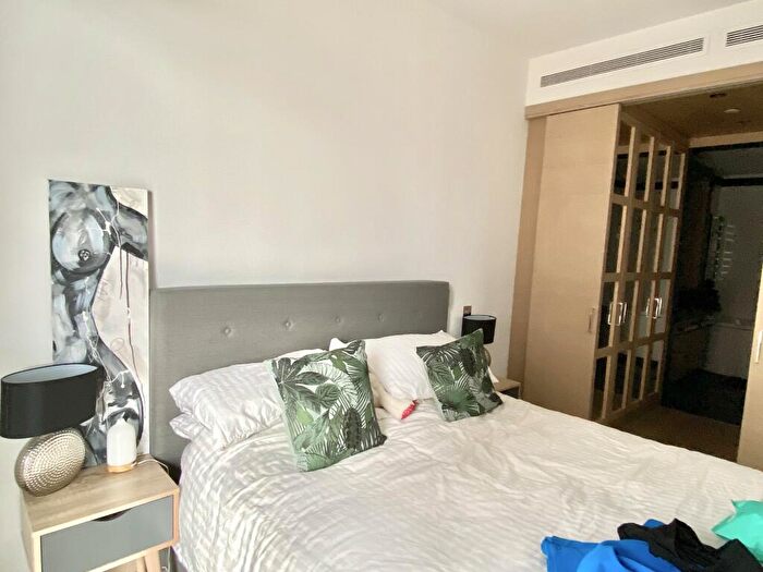 2 Bedroom Flat To Rent In Viaduct Gardens, Nine Elms, SW11