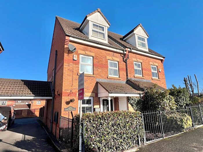 3 Bedroom Semi-Detached House For Sale In Scrooby Road, Harworth, Doncaster, DN11