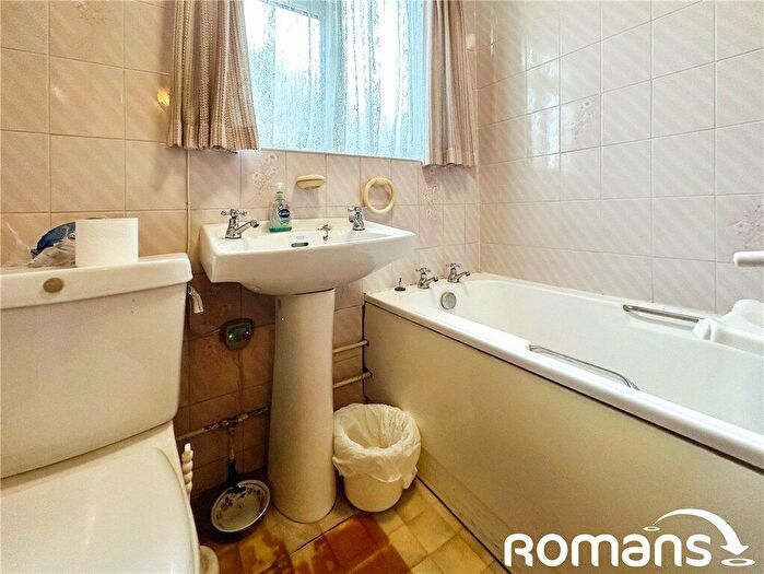 2 Bedroom Bungalow For Sale In Bannard Road, Maidenhead, Berkshire, SL6