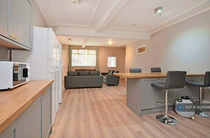 10 Bedroom Detached House To Rent In Broomspring Lane, Sheffield, S10