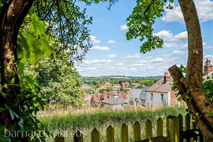 2 Bedroom Apartment For Sale In White Post Hill, Redhill, RH1