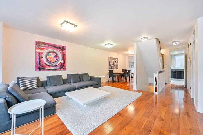 4 Bedroom Flat To Rent In George Street, Marylebone, London, W1U