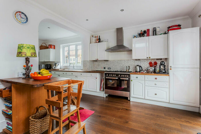 5 Bedroom Semi-Detached House To Rent In Ruskin Drive, Worcester Park, KT4