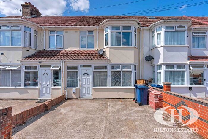 3 Bedroom Terraced House For Sale In Evelyn Grove, Southall, UB1