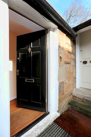 2 Bedroom Flat To Rent In Gloucester Lane, New Town, Edinburgh, EH3