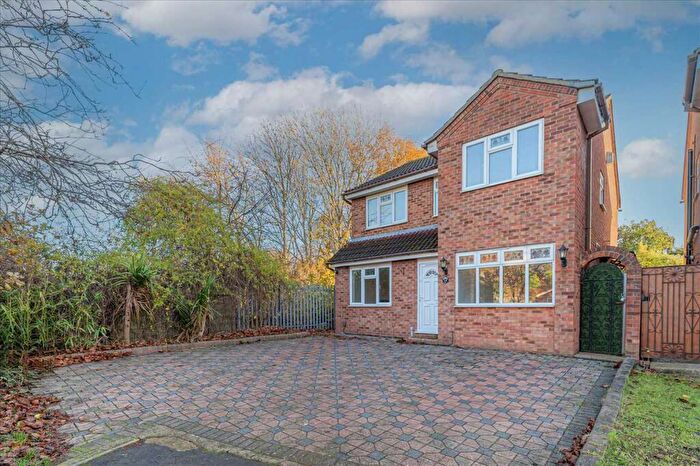 5 Bedroom Detached House For Sale In Inglewood Close, Hornchurch, RM12