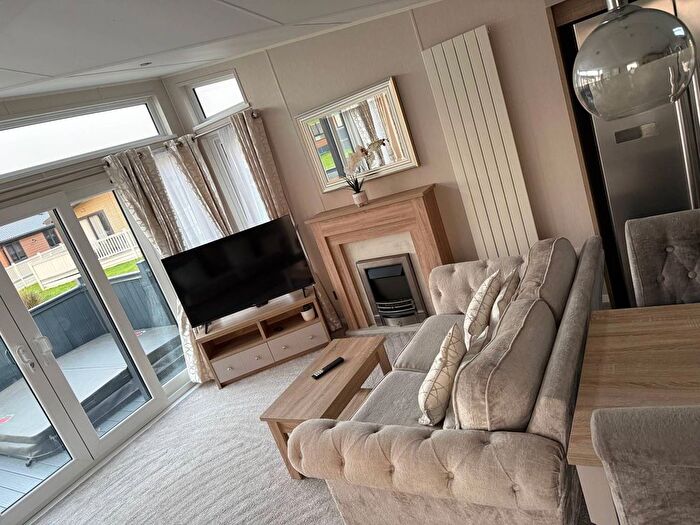 2 Bedroom Lodge For Sale In Allerthorpe, York, YO42