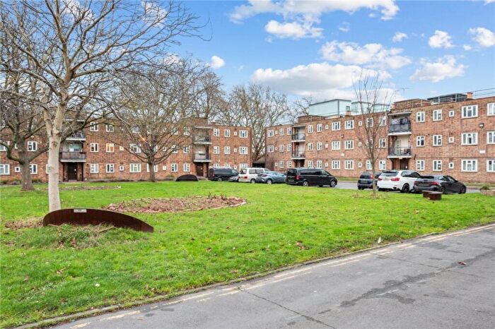 Flat To Rent In Beecholme Estate, Prout Road, Upper Clapton, E5