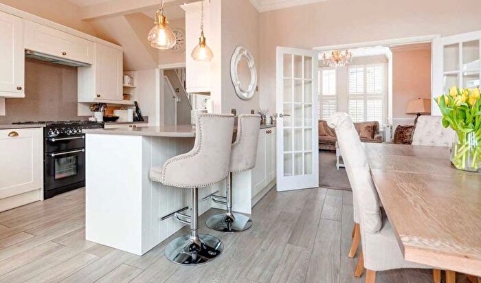 5 Bedroom End Of Terrace House To Rent In Quebec Road, Ilford, IG1