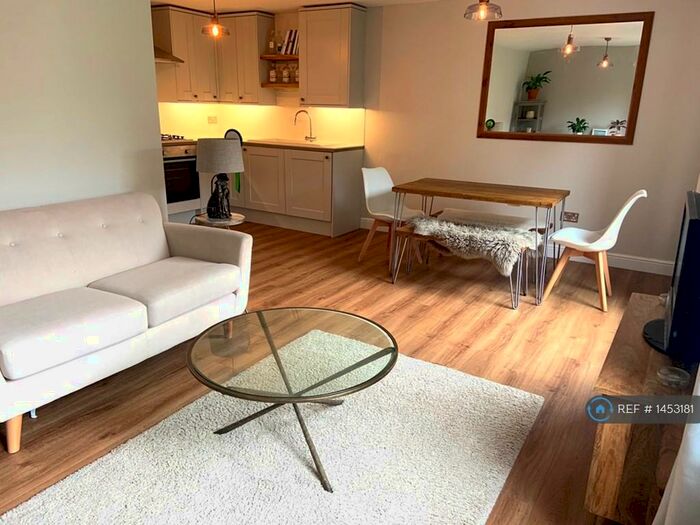 1 Bedroom Flat To Rent In Finsbury Place, Chipping Norton, OX7