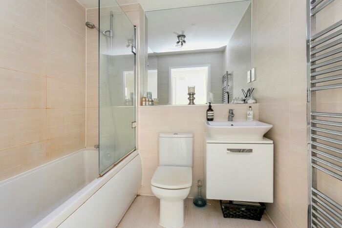 2 Bedroom Flat To Rent In Caravan Lane, Rickmansworth, WD3