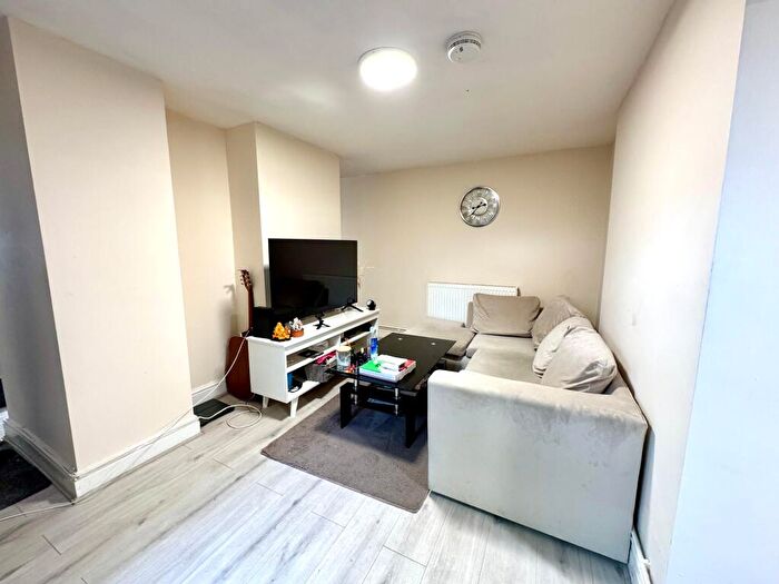 1 Bedroom Flat To Rent In Park Hill, Bickley, BR1