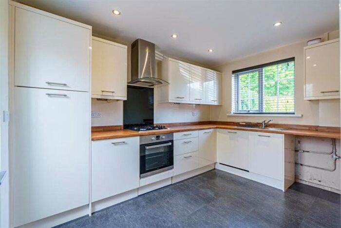 2 Bedroom Flat To Rent In Ballater Road, London, SW2