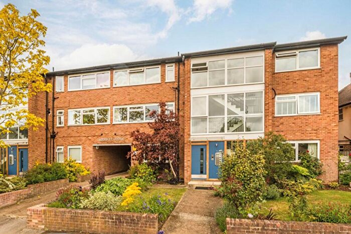 1 Bedroom Flat For Sale In Sandal Road, Kingston Upon Thames, KT3