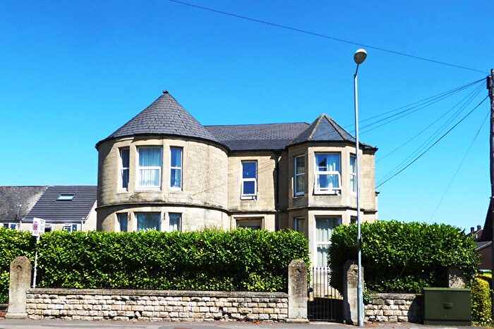 1 Bedroom Flat To Rent In Semington Road, Melksham, Wiltshire, SN12